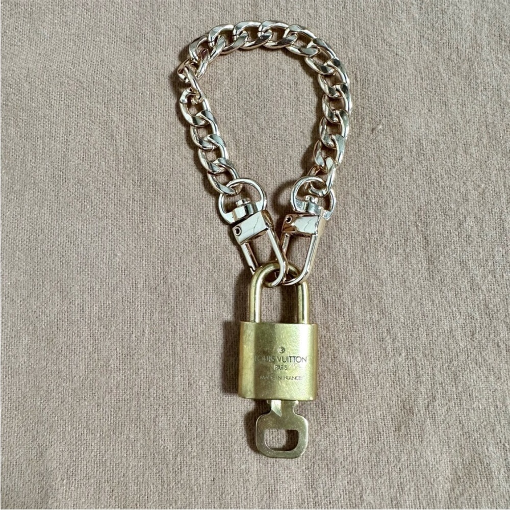 314 LOUIS VUITTON LV Lock and Key #314 - Picture 2 of 6